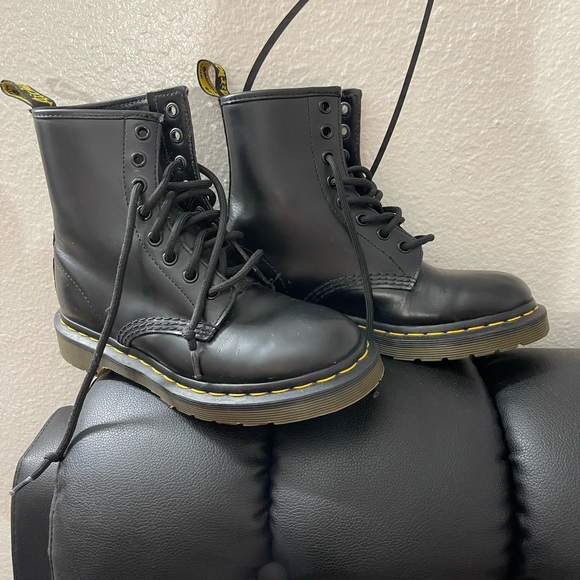 100% AUTHENTIC DR MARTENS SIZE 5!!! - Picture 7 of 8